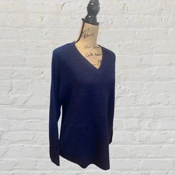 Lord and Taylor V-Neck Sweater - NWT - Picture 4 of 6